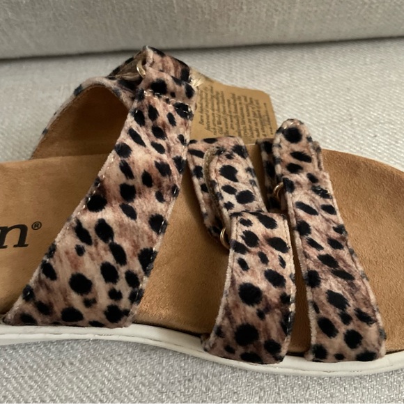Size 6 Born Animal Print 3 Buckle Sandal - Picture 3 of 4